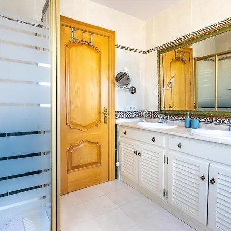 Stunning Golf With Pool And Stunning Views